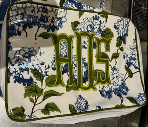 APPLIQUE MONOGRAM HYDRANGEA PRINT ZIP COSMETIC BAG