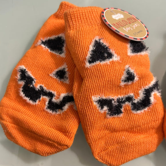 HALLOWEEN JACK O’LANTERN BABY SOCKS BY MUD PIE