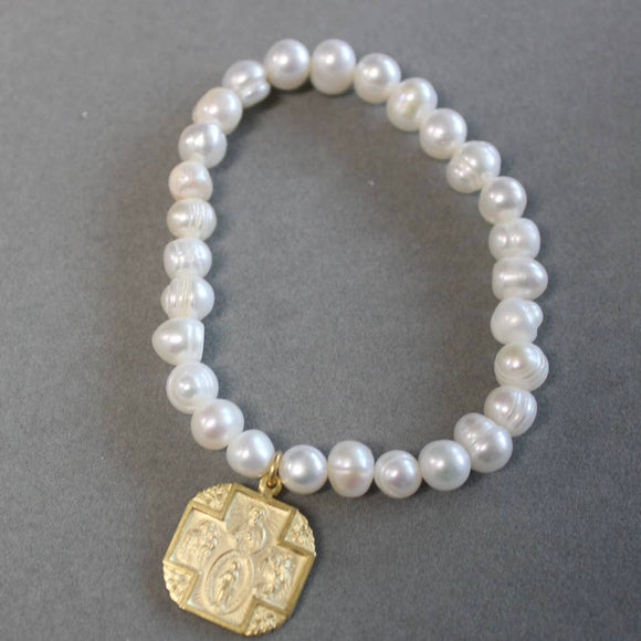 BRACELET PEARL WITH MEDAL