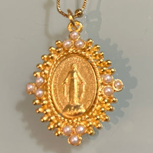 NECKLACE VIRIGIN MARY WITH PEARLS