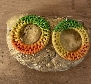 EARRINGS STRAW WIRE HOOPS